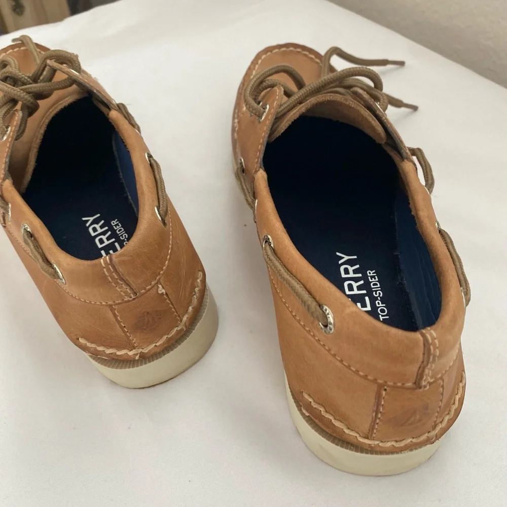 Men’s Sperry Authentic Original 2-Eye Boat Shoe Size 8M. Lace closure. Leather